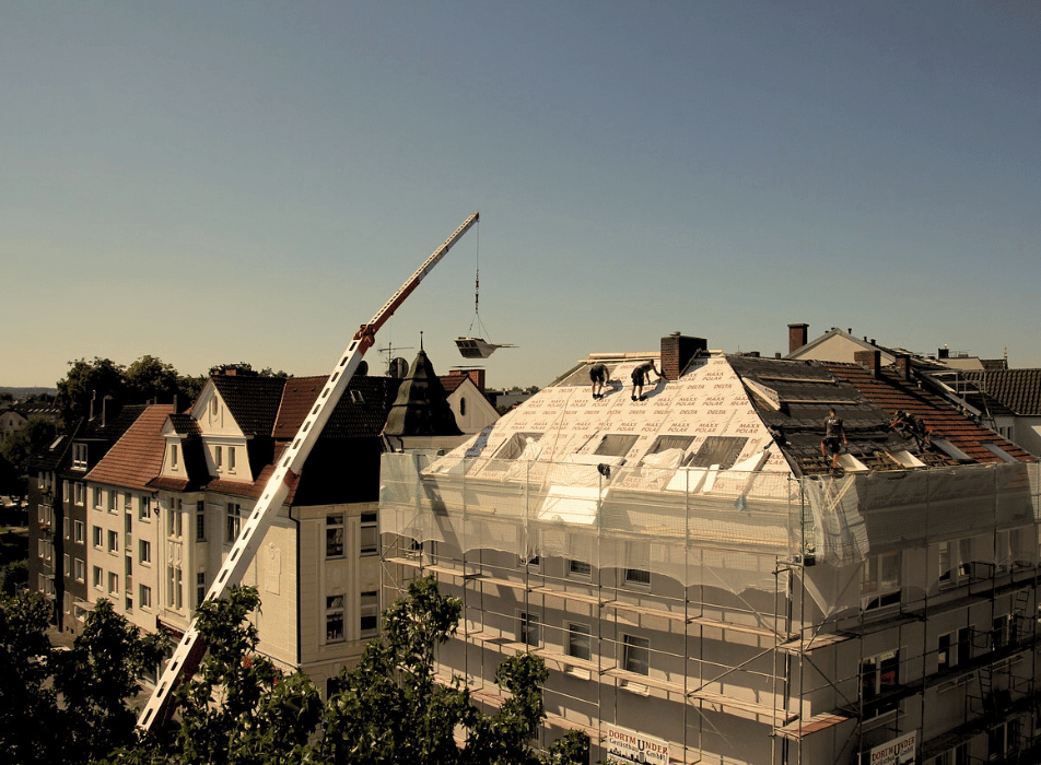 Dachdecker Software + Tablets erleichtern den Arbeitsablauf.