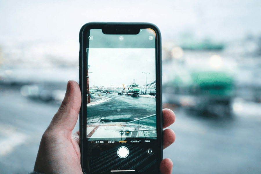 Handy oder Tablet: Was passt besser auf Ihre Baustelle? - Skalice GmbH